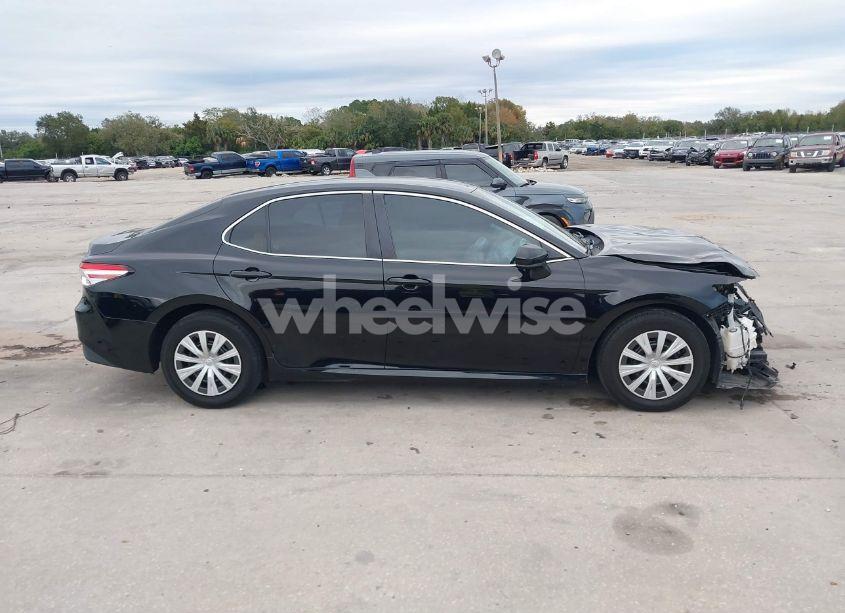 Photo 14 of 2018 Toyota Camry L (VIN 4T1B11HK7JU064933)
