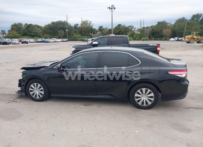 Photo 15 of 2018 Toyota Camry L (VIN 4T1B11HK7JU064933)