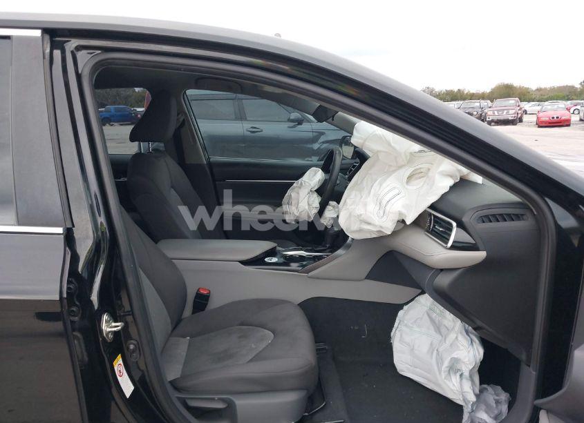 Photo 5 of 2018 Toyota Camry L (VIN 4T1B11HK7JU064933)