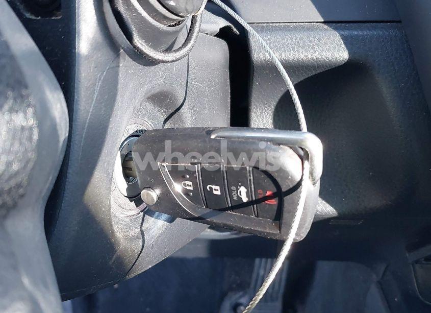 Photo 11 of 2018 Toyota Camry LE (VIN 4T1B11HK7JU065029)