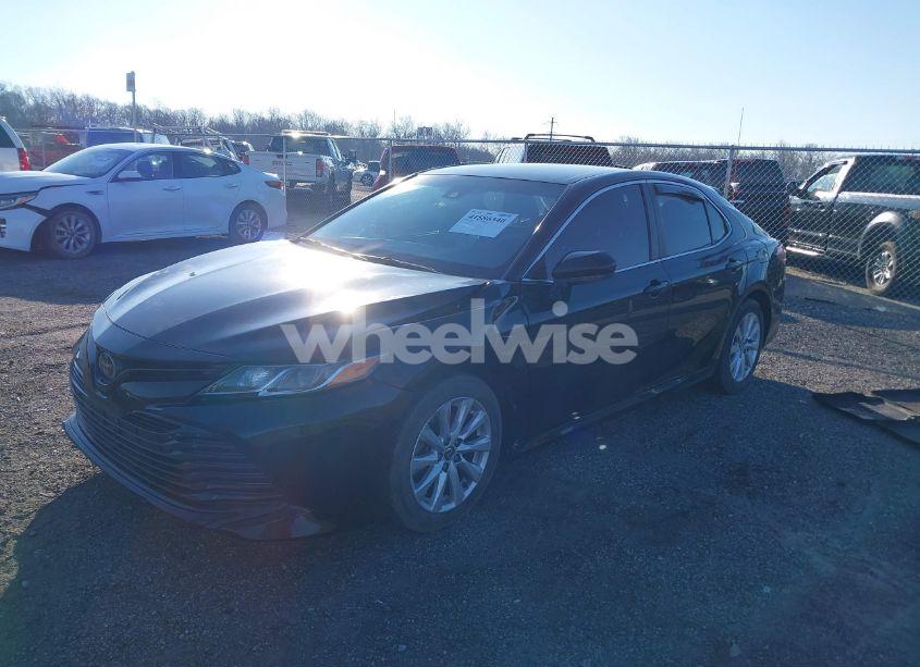 Photo 2 of 2018 Toyota Camry LE (VIN 4T1B11HK7JU065029)