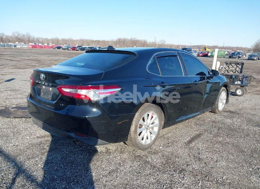 Photo 4 of 2018 Toyota Camry LE (VIN 4T1B11HK7JU065029)