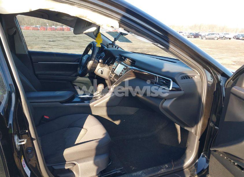 Photo 5 of 2018 Toyota Camry LE (VIN 4T1B11HK7JU065029)