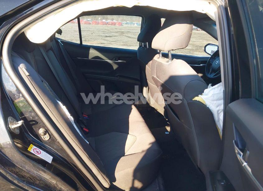 Photo 8 of 2018 Toyota Camry LE (VIN 4T1B11HK7JU065029)