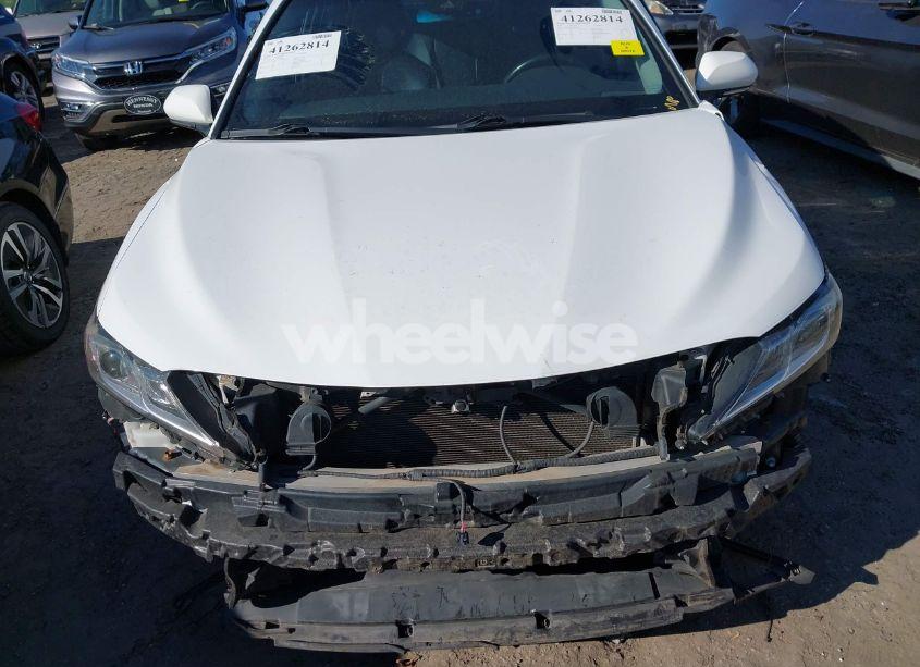 Photo 13 of 2018 Toyota Camry SE (VIN 4T1B11HK7JU083028)