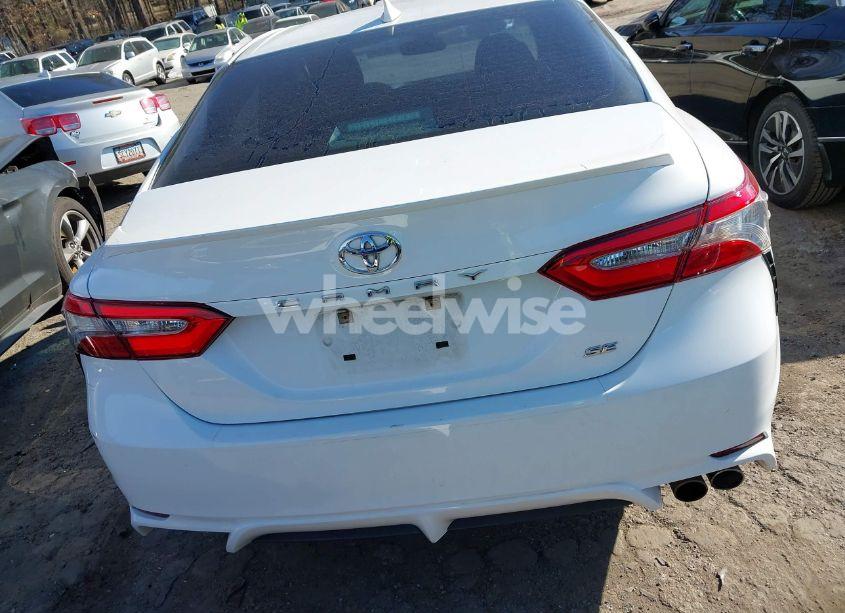 Photo 17 of 2018 Toyota Camry SE (VIN 4T1B11HK7JU083028)