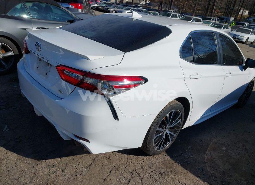 Photo 4 of 2018 Toyota Camry SE (VIN 4T1B11HK7JU083028)