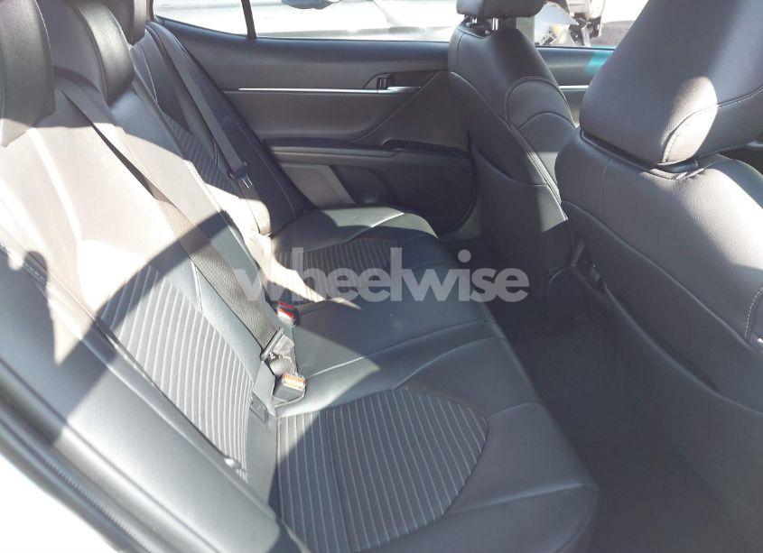 Photo 8 of 2018 Toyota Camry SE (VIN 4T1B11HK7JU083028)