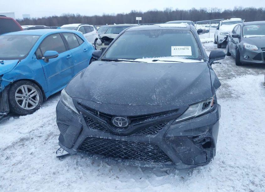 Photo 12 of 2018 Toyota Camry SE (VIN 4T1B11HK7JU084518)