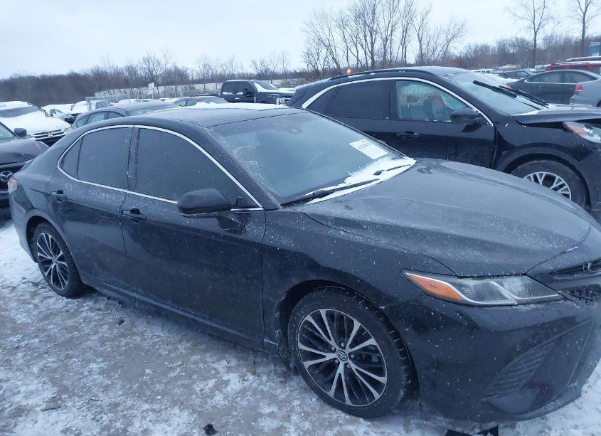 Photo 13 of 2018 Toyota Camry SE (VIN 4T1B11HK7JU084518)