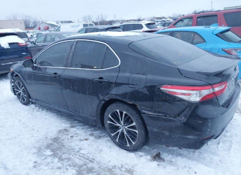 Photo 14 of 2018 Toyota Camry SE (VIN 4T1B11HK7JU084518)