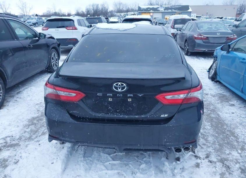 Photo 16 of 2018 Toyota Camry SE (VIN 4T1B11HK7JU084518)