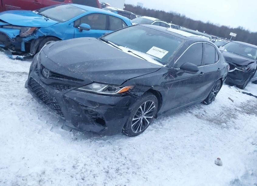 Photo 2 of 2018 Toyota Camry SE (VIN 4T1B11HK7JU084518)