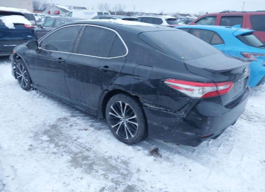 Photo 3 of 2018 Toyota Camry SE (VIN 4T1B11HK7JU084518)