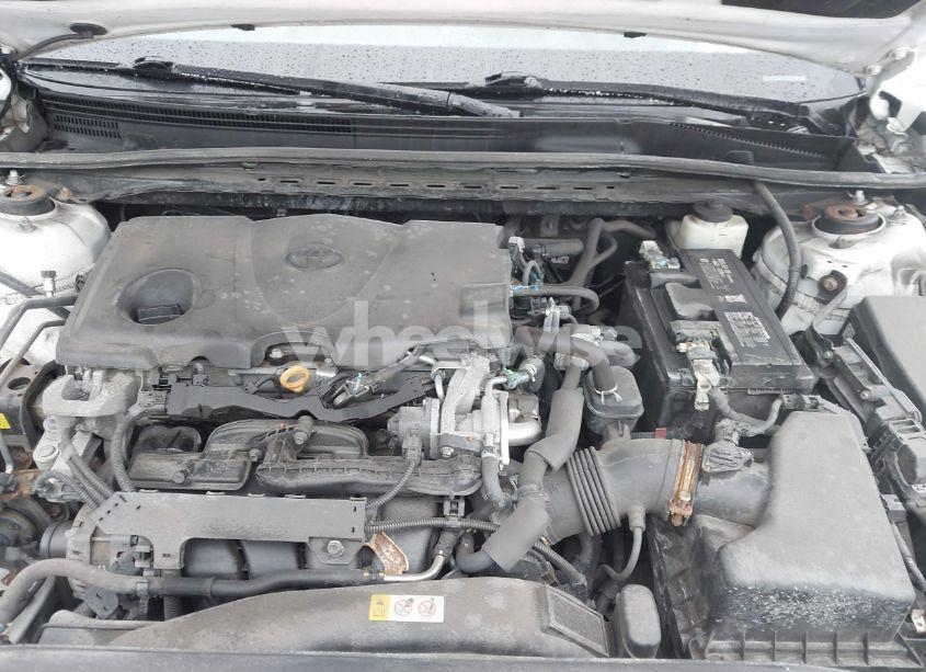 Photo 10 of 2018 Toyota Camry LE (VIN 4T1B11HK7JU097382)