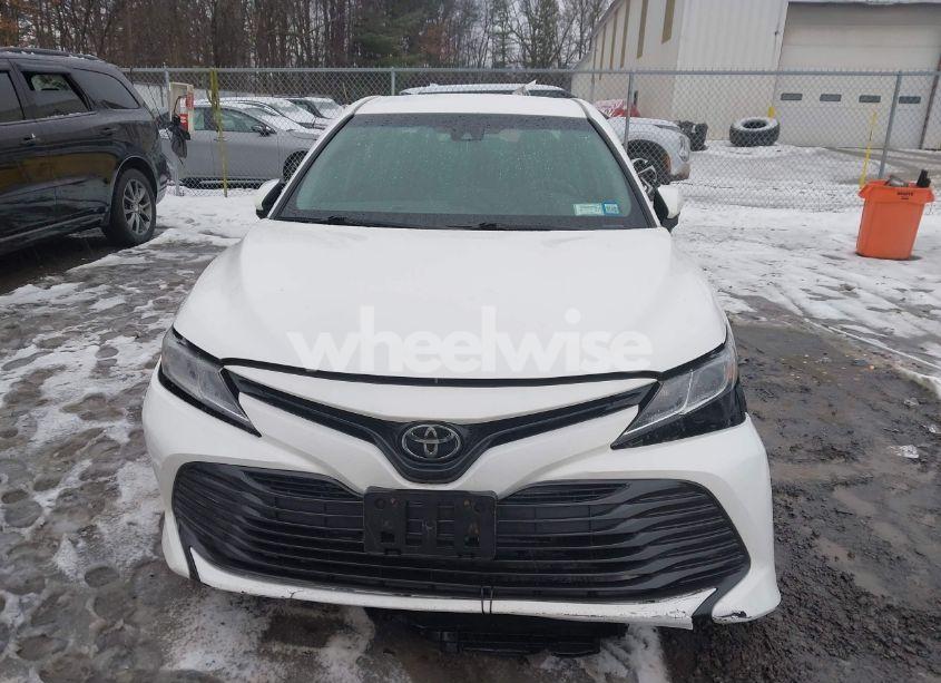 Photo 12 of 2018 Toyota Camry LE (VIN 4T1B11HK7JU097382)