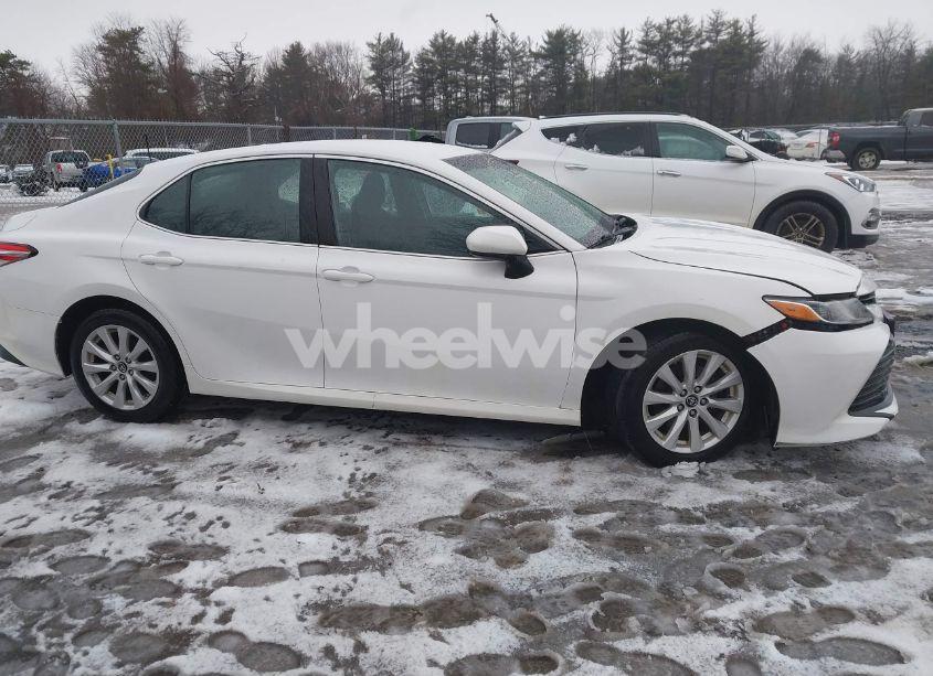 Photo 13 of 2018 Toyota Camry LE (VIN 4T1B11HK7JU097382)