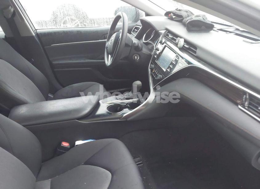 Photo 5 of 2018 Toyota Camry LE (VIN 4T1B11HK7JU097382)