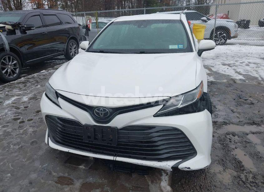 Photo 6 of 2018 Toyota Camry LE (VIN 4T1B11HK7JU097382)