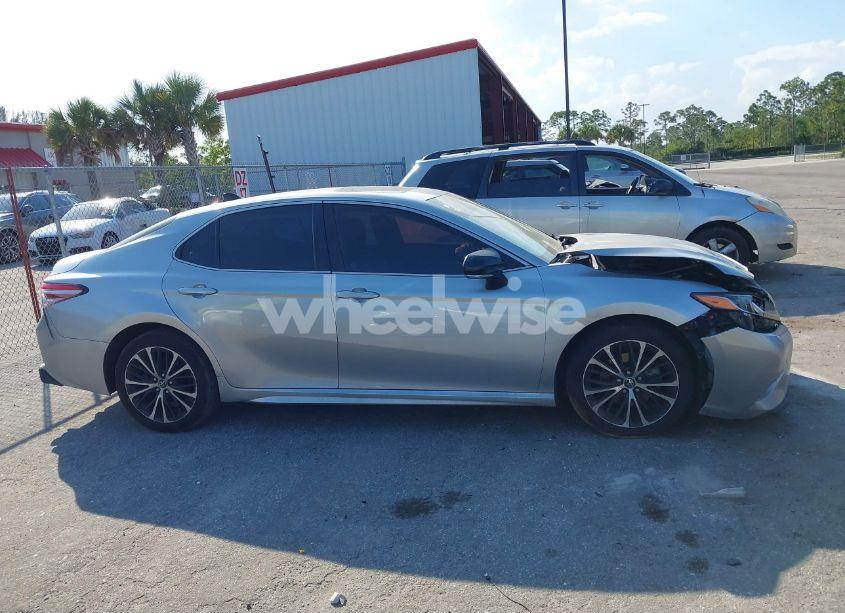 Photo 13 of 2018 Toyota Camry SE (VIN 4T1B11HK7JU099875)