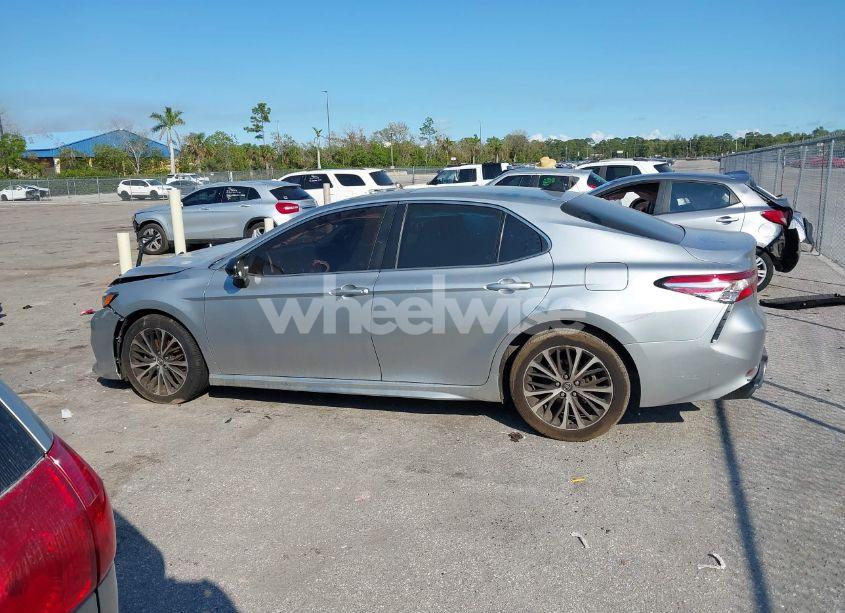 Photo 14 of 2018 Toyota Camry SE (VIN 4T1B11HK7JU099875)