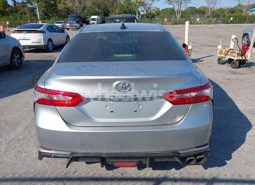 Photo 16 of 2018 Toyota Camry SE (VIN 4T1B11HK7JU099875)