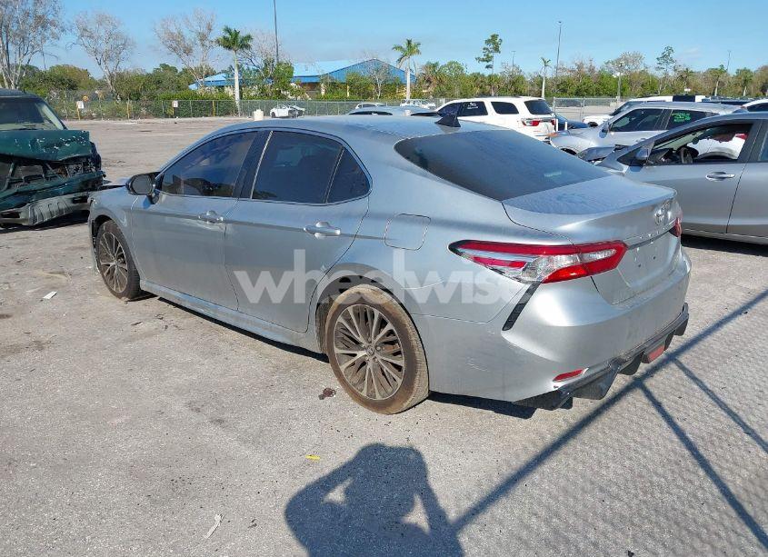 Photo 3 of 2018 Toyota Camry SE (VIN 4T1B11HK7JU099875)