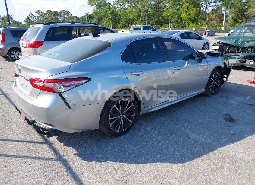 Photo 4 of 2018 Toyota Camry SE (VIN 4T1B11HK7JU099875)