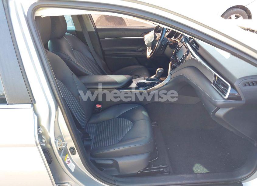 Photo 5 of 2018 Toyota Camry SE (VIN 4T1B11HK7JU099875)