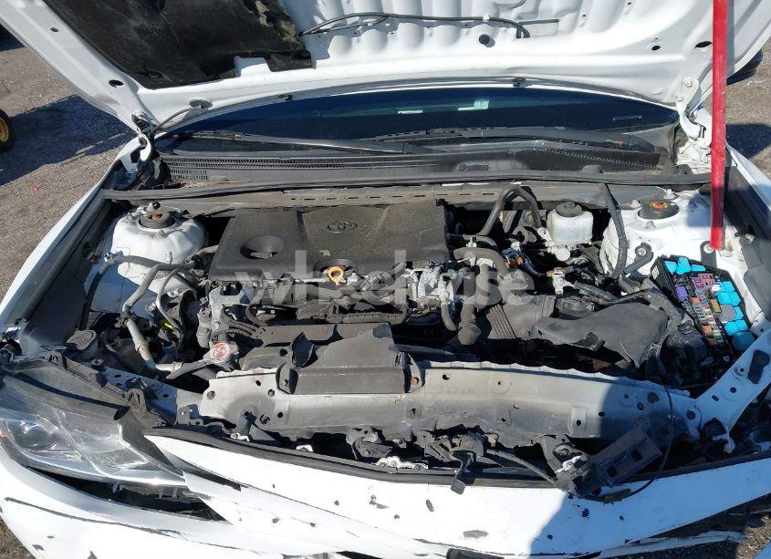 Photo 10 of 2018 Toyota Camry LE (VIN 4T1B11HK7JU100569)