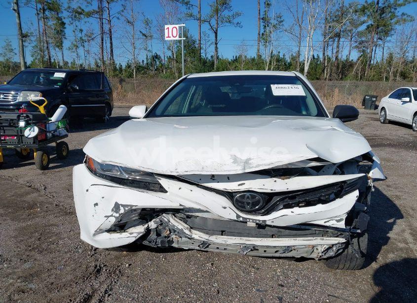 Photo 13 of 2018 Toyota Camry LE (VIN 4T1B11HK7JU100569)