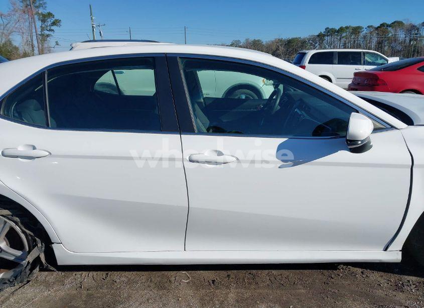 Photo 14 of 2018 Toyota Camry LE (VIN 4T1B11HK7JU100569)