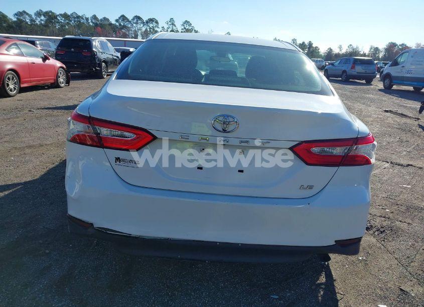 Photo 17 of 2018 Toyota Camry LE (VIN 4T1B11HK7JU100569)