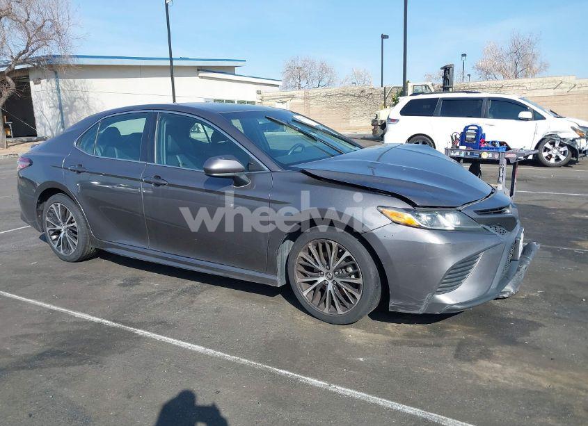 Photo 14 of 2018 Toyota Camry SE (VIN 4T1B11HK7JU101561)