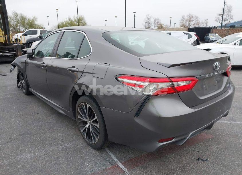 Photo 3 of 2018 Toyota Camry SE (VIN 4T1B11HK7JU101561)