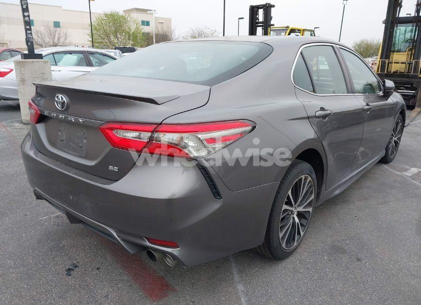 Photo 4 of 2018 Toyota Camry SE (VIN 4T1B11HK7JU101561)