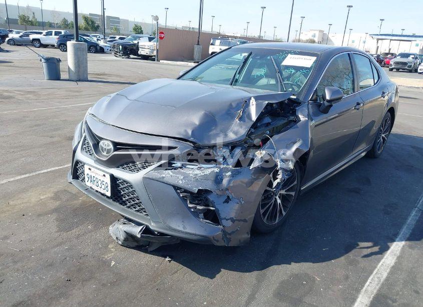 Photo 6 of 2018 Toyota Camry SE (VIN 4T1B11HK7JU101561)