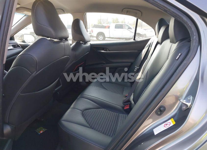 Photo 8 of 2018 Toyota Camry SE (VIN 4T1B11HK7JU101561)