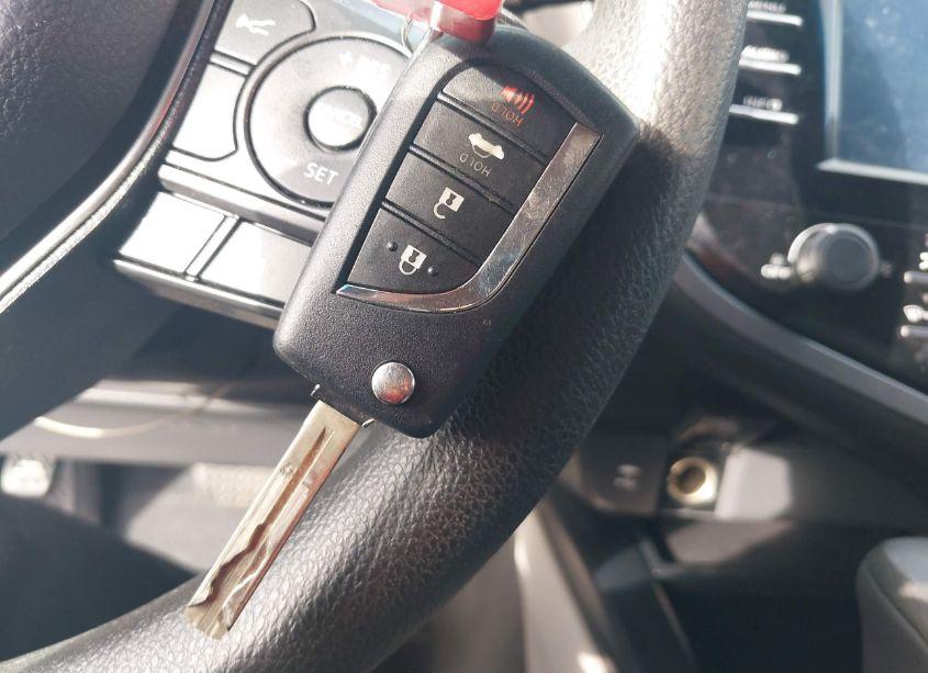 Photo 11 of 2018 Toyota Camry LE (VIN 4T1B11HK7JU109465)