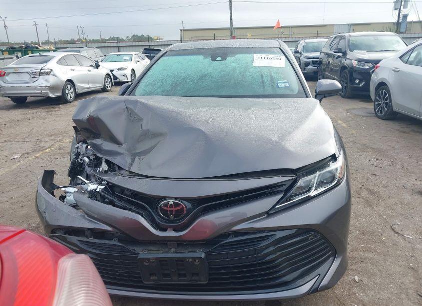 Photo 12 of 2018 Toyota Camry LE (VIN 4T1B11HK7JU109465)