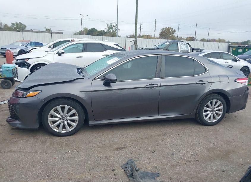 Photo 14 of 2018 Toyota Camry LE (VIN 4T1B11HK7JU109465)