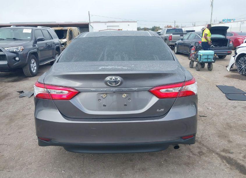 Photo 16 of 2018 Toyota Camry LE (VIN 4T1B11HK7JU109465)