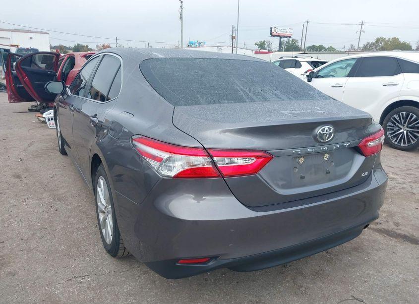Photo 3 of 2018 Toyota Camry LE (VIN 4T1B11HK7JU109465)