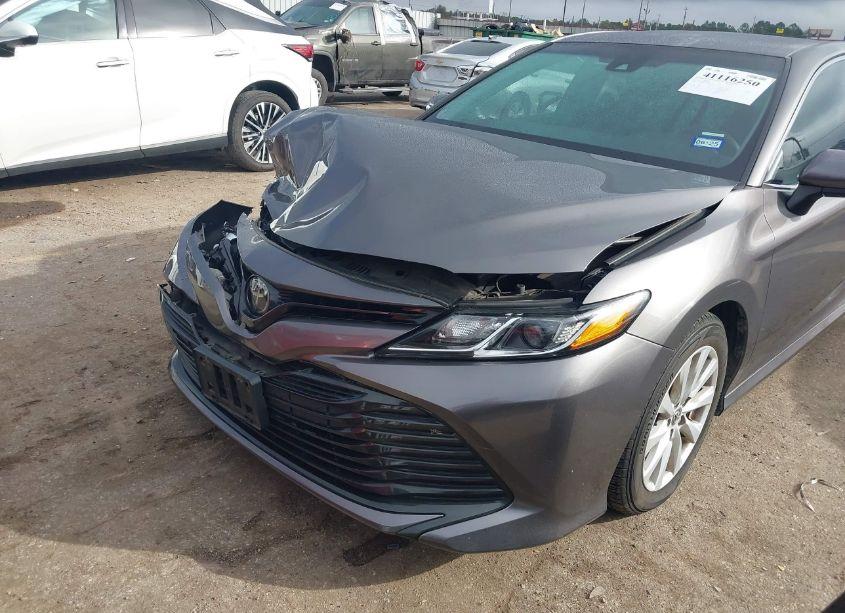 Photo 6 of 2018 Toyota Camry LE (VIN 4T1B11HK7JU109465)