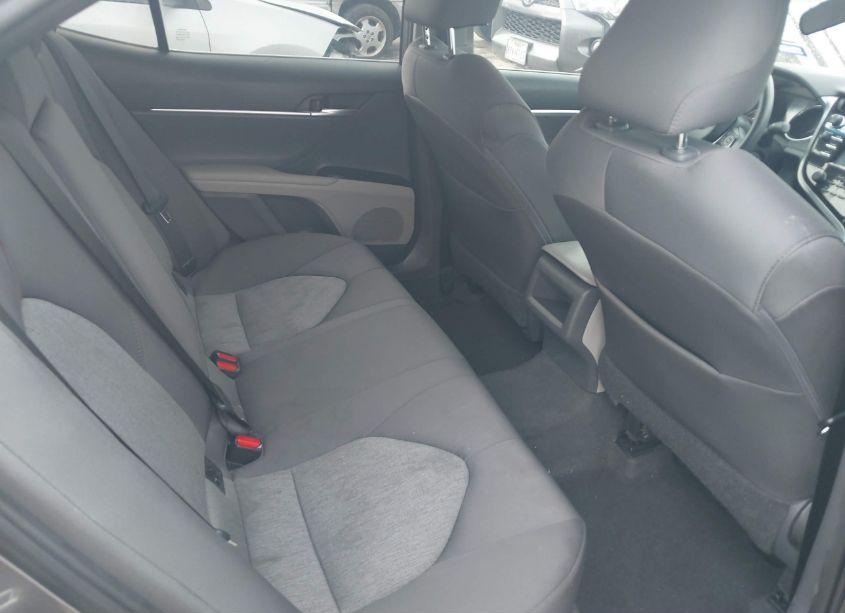 Photo 8 of 2018 Toyota Camry LE (VIN 4T1B11HK7JU109465)