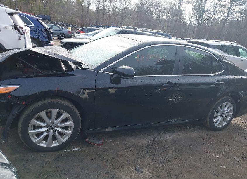 Photo 15 of 2018 Toyota Camry LE (VIN 4T1B11HK7JU110521)