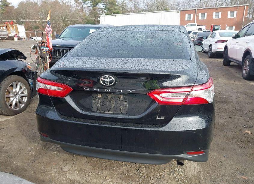 Photo 17 of 2018 Toyota Camry LE (VIN 4T1B11HK7JU110521)