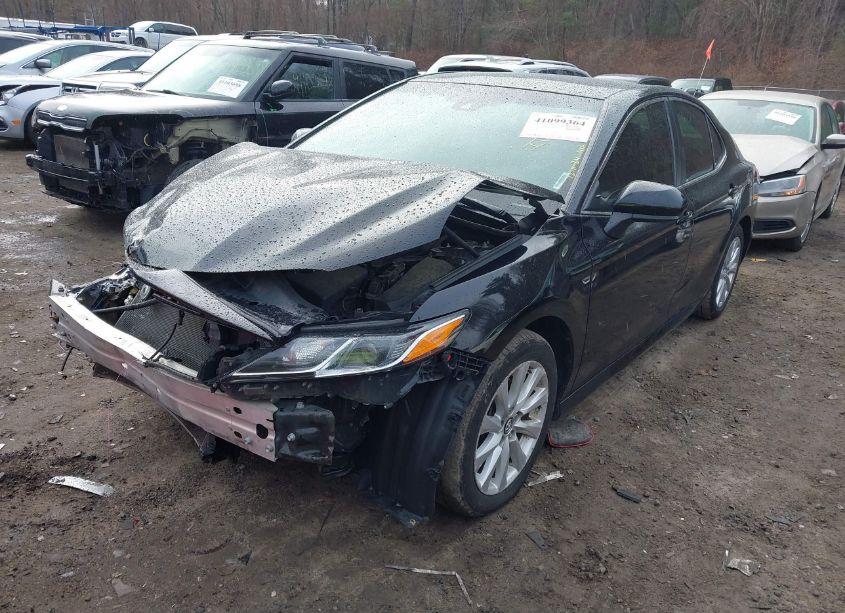 Photo 2 of 2018 Toyota Camry LE (VIN 4T1B11HK7JU110521)