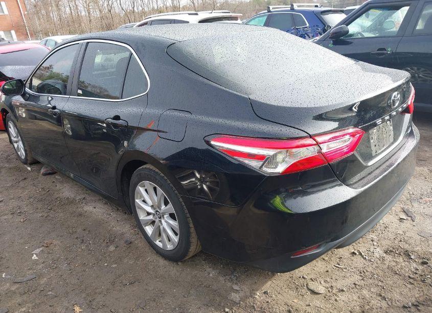 Photo 3 of 2018 Toyota Camry LE (VIN 4T1B11HK7JU110521)