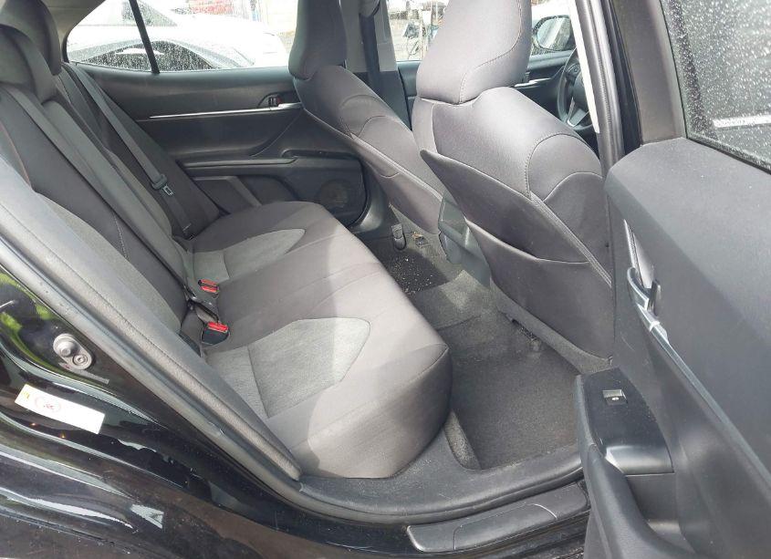 Photo 8 of 2018 Toyota Camry LE (VIN 4T1B11HK7JU110521)